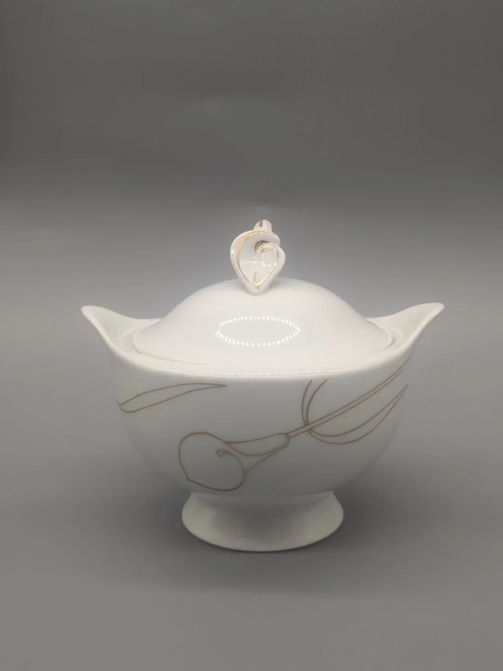 Mikasa Gold Classic White Lily Sugar Bowl with Lid Designed by Helena Uglow